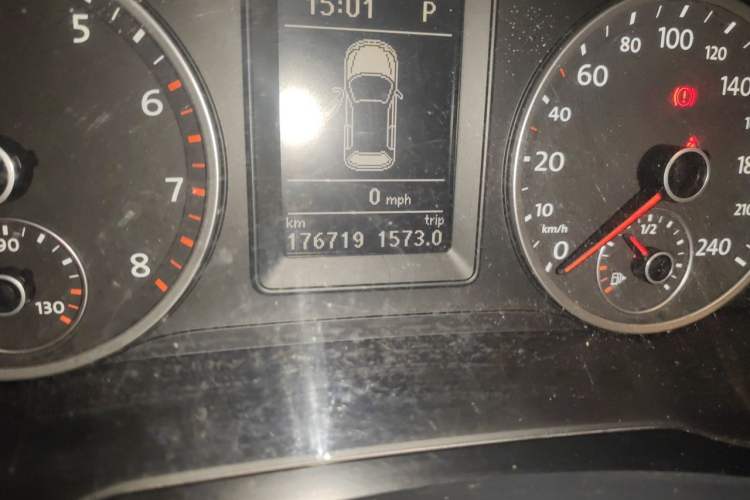 Used Volkswagen Tiguan 2011 2.0 TSI R-Line Odometer Close Up