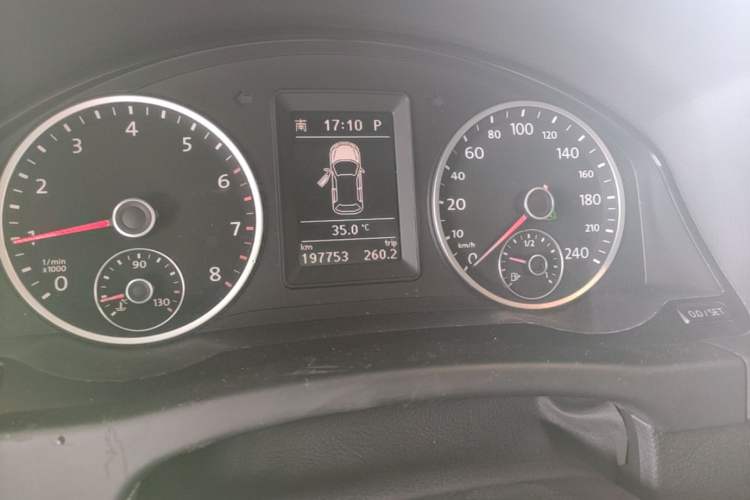 Used Volkswagen Tiguan 2011 2.0 TSI R-Line Odometer Close Up