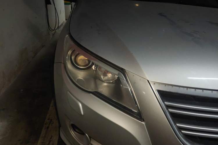Used Volkswagen Tiguan 2011 2.0 TSI R-Line Right Front Headlight