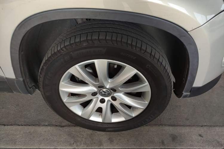 Used Volkswagen Tiguan 2011 2.0 TSI R-Line Right Front Wheel Hub