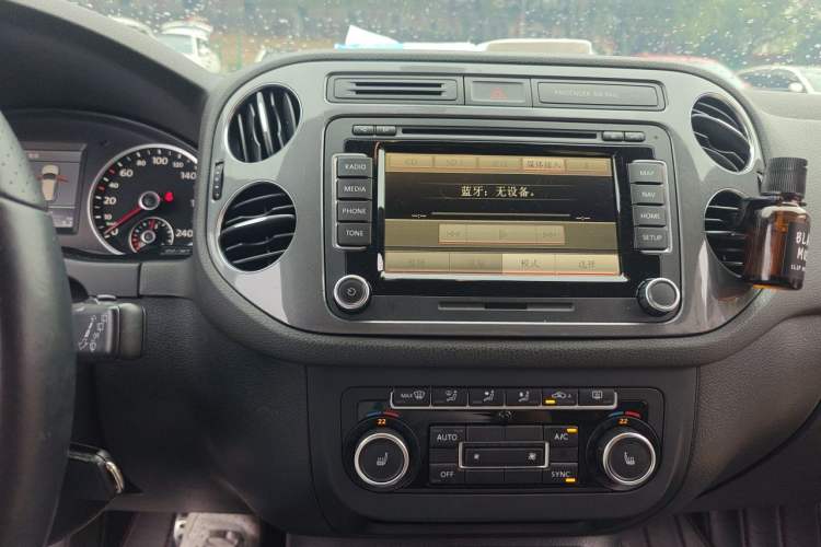 Used Volkswagen Tiguan 2011 2.0 TSI R-Line Audio And AC Panel