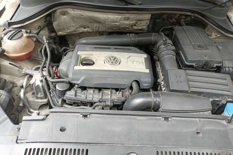 Used Volkswagen Tiguan 2011 2.0 TSI R-Line Engine Bay