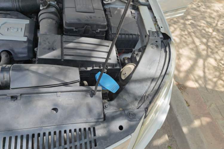 Used Volkswagen Tiguan 2011 2.0 TSI R-Line Engine Bay Left