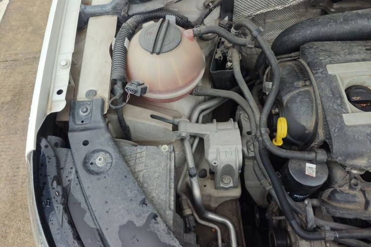 Used Volkswagen Tiguan 2011 2.0 TSI R-Line Engine Bay Right