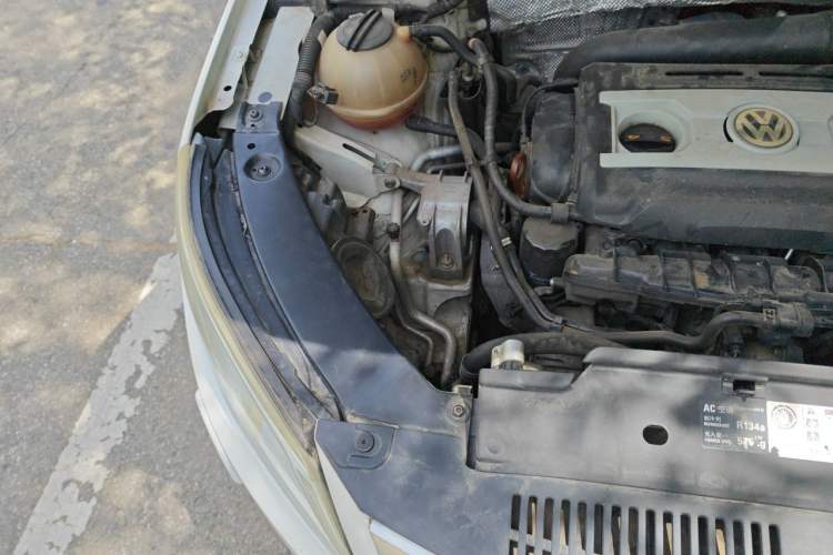 Used Volkswagen Tiguan 2011 2.0 TSI R-Line Engine Bay Right