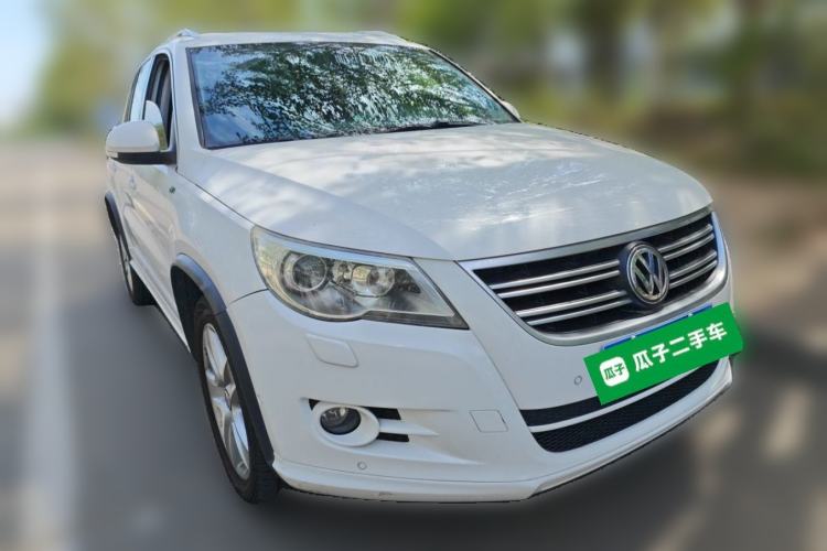 Used Volkswagen Tiguan 2011 2.0 TSI R-Line Front Right 45 Deg