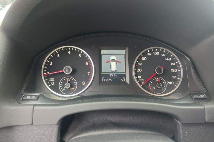 Used Volkswagen Tiguan 2011 2.0 TSI R-Line Odometer Close Up