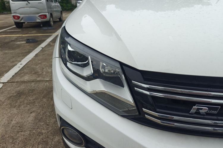 Used Volkswagen Tiguan 2011 2.0 TSI R-Line Right Front Headlight