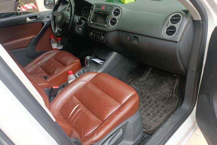 Used Volkswagen Tiguan 2011 2.0 TSI R-Line Right Front Seat