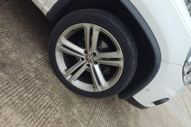 Used Volkswagen Tiguan 2011 2.0 TSI R-Line Right Front Wheel Hub