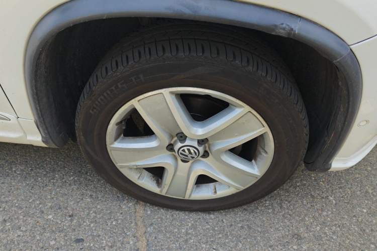 Used Volkswagen Tiguan 2011 2.0 TSI R-Line Right Front Wheel Hub