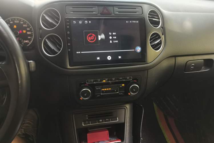 Used Volkswagen Tiguan 2012 2.0 TSI Automatic All-Wheel Drive Flagship Edition Audio And AC Panel