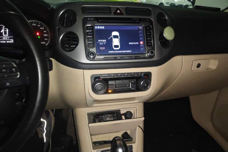 Used Volkswagen Tiguan 2012 1.8TSI Automatic All-Wheel Drive Elite Edition Audio And AC Panel