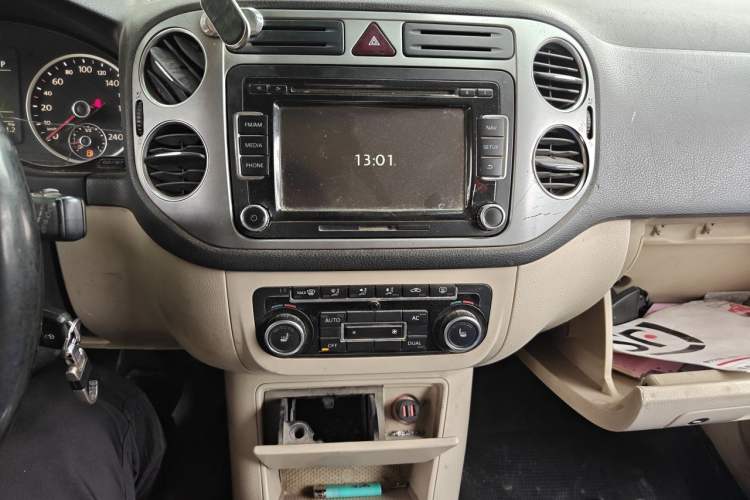 Used Volkswagen Tiguan 2012 1.8TSI Automatic Two-Wheel Drive Zhaoshi Edition Audio And AC Panel