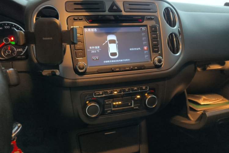 Used Volkswagen Tiguan 2012 1.8TSI Automatic Two-Wheel Drive Trend Edition Audio And AC Panel