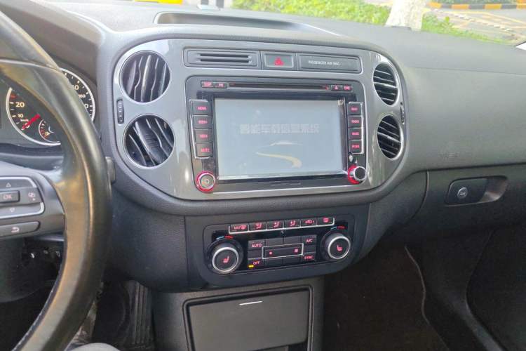 Used Volkswagen Tiguan 2012 2.0 TSI Comfort Edition Audio And AC Panel