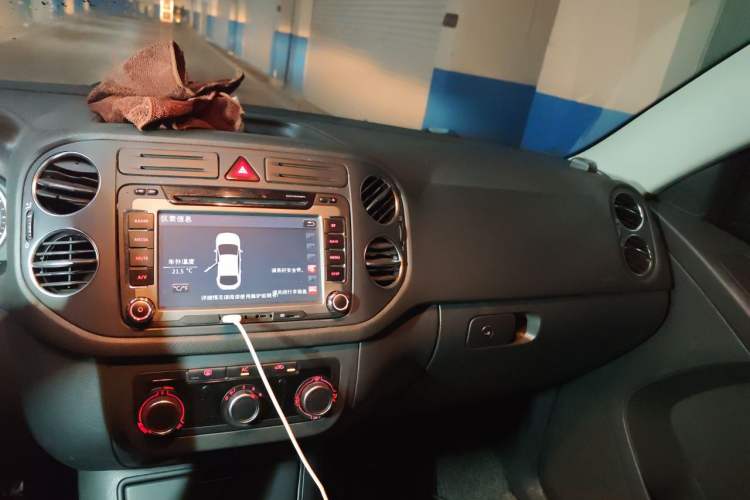 Used Volkswagen Tiguan 2012 1.8TSI Manual Two-Wheel Drive Urban Edition Audio And AC Panel