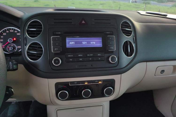 Used Volkswagen Tiguan 2012 1.8TSI Manual Two-Wheel Drive Urban Edition Audio And AC Panel