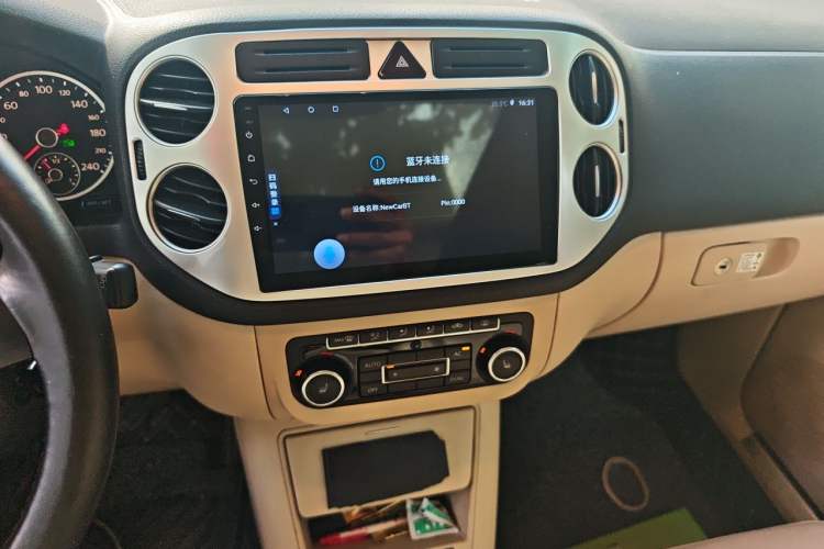 Used Volkswagen Tiguan 2012 1.8TSI Automatic All-Wheel Drive Elite Edition Audio And AC Panel