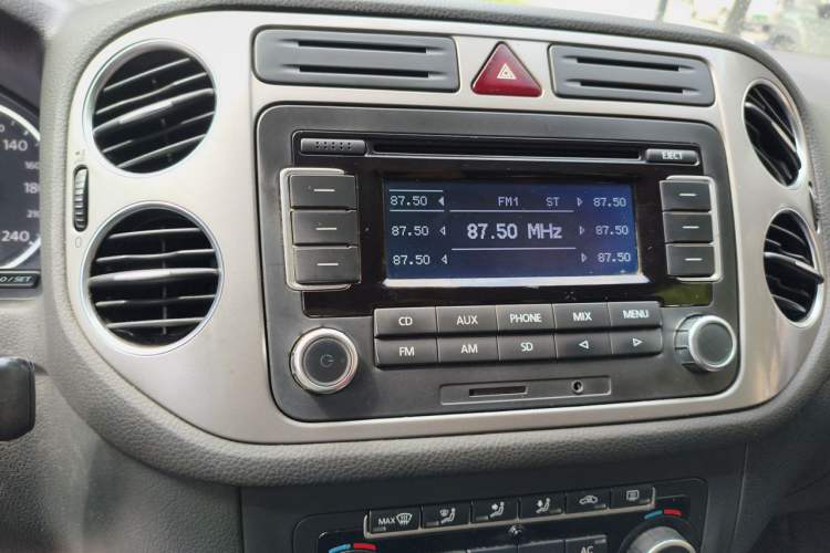 Used Volkswagen Tiguan 2012 1.8TSI Automatic Two-Wheel Drive Trend Edition Audio And AC Panel