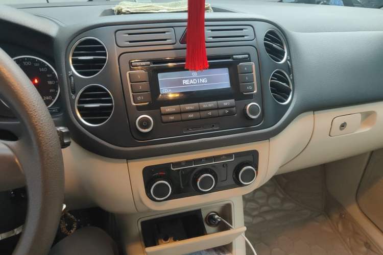 Used Volkswagen Tiguan 2012 1.4TSI Manual Two-Wheel-Drive Urban Edition Audio And AC Panel