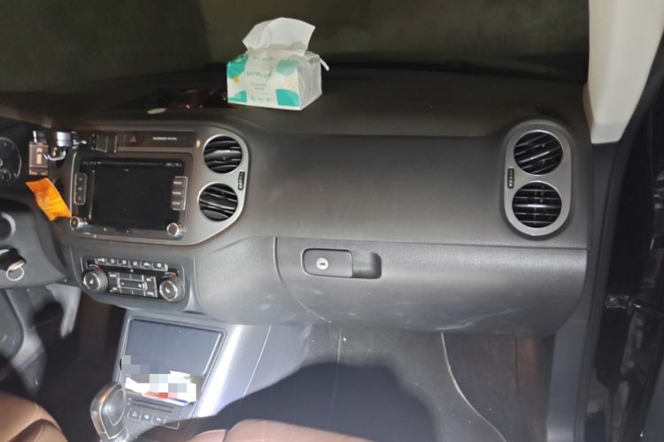 Used Volkswagen Tiguan 2012 2.0 TSI Comfort Edition Audio And AC Panel