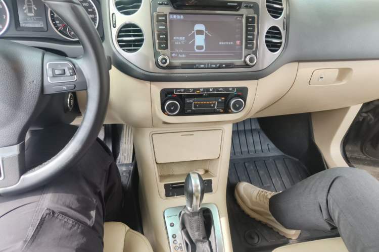 Used Volkswagen Tiguan 2012 1.8TSI Automatic All-Wheel Drive Elite Edition Audio And AC Panel