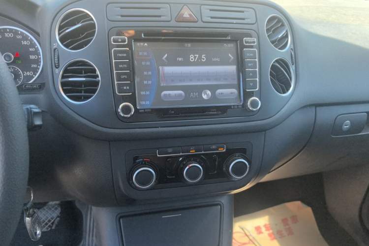 Used Volkswagen Tiguan 2012 1.8TSI Automatic Two-Wheel Drive Urban Edition Audio And AC Panel