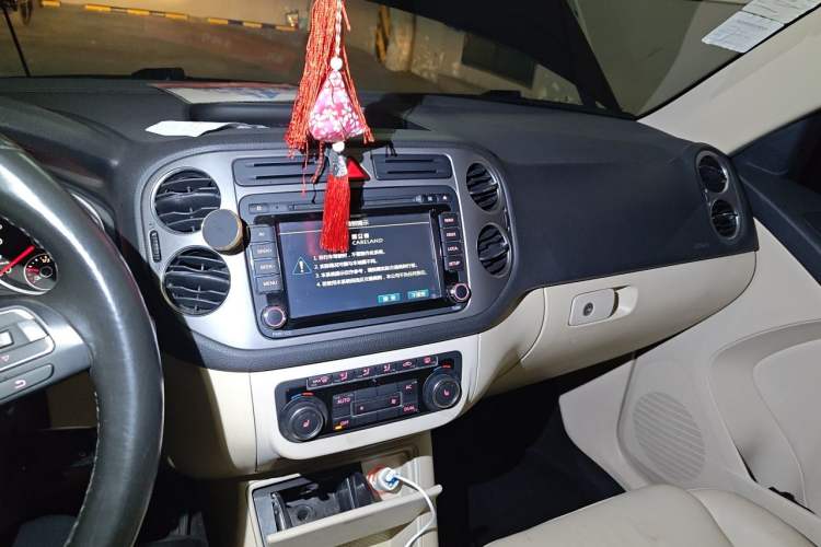 Used Volkswagen Tiguan 2012 1.8TSI Automatic Two-Wheel Drive Elite Edition Audio And AC Panel