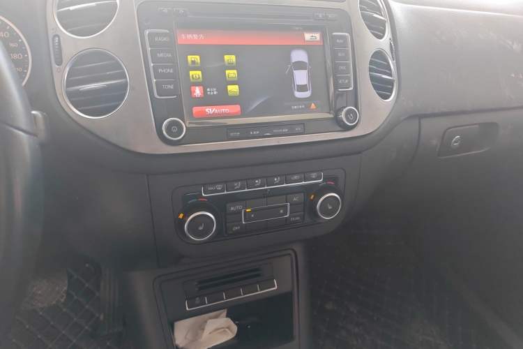 Used Volkswagen Tiguan 2012 1.8TSI Automatic All-Wheel Drive Fashion Edition Audio And AC Panel