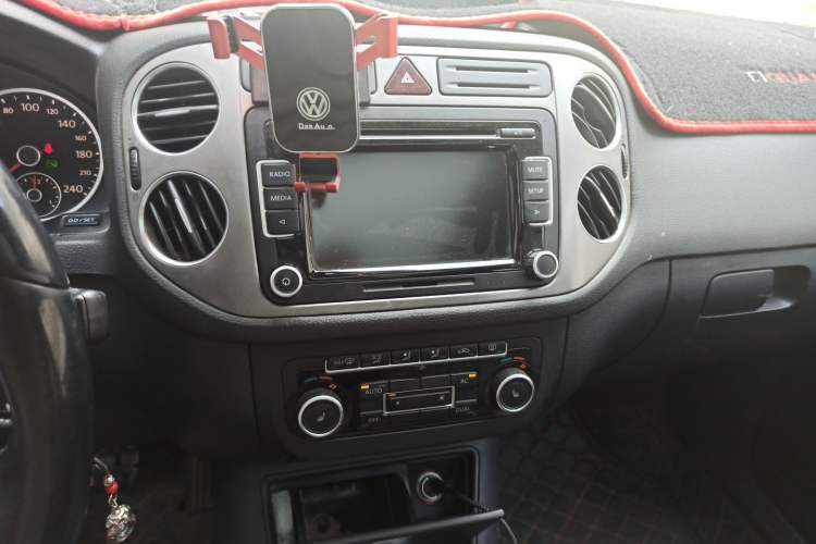 Used Volkswagen Tiguan 2012 1.8TSI Automatic All-Wheel Drive Elite Edition Audio And AC Panel