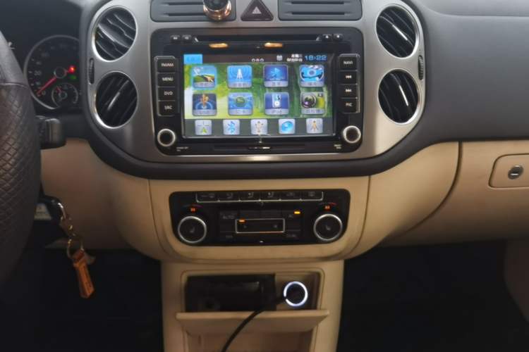 Used Volkswagen Tiguan 2012 1.8TSI Automatic All-Wheel Drive Elite Edition Audio And AC Panel