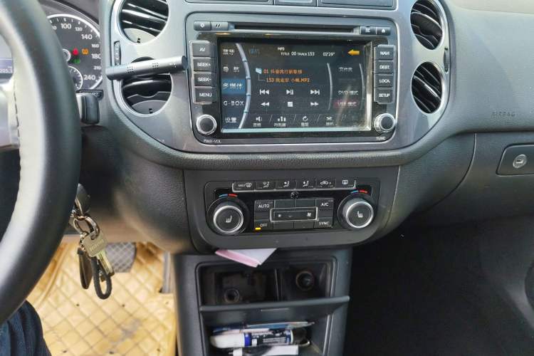 Used Volkswagen Tiguan 2012 2.0 TSI Comfort Edition Audio And AC Panel