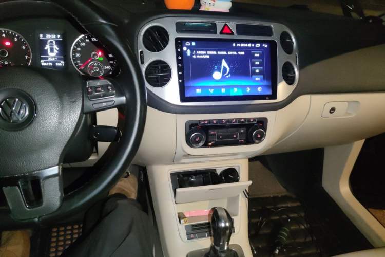 Used Volkswagen Tiguan 2012 1.8TSI Automatic Two-Wheel Drive Elite Edition Audio And AC Panel