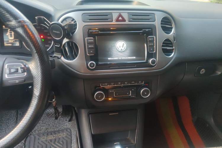 Used Volkswagen Tiguan 2012 1.8TSI Automatic All-Wheel Drive Elite Edition Audio And AC Panel