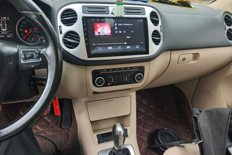 Used Volkswagen Tiguan 2012 1.8TSI Automatic Two-Wheel Drive Elite Edition Audio And AC Panel