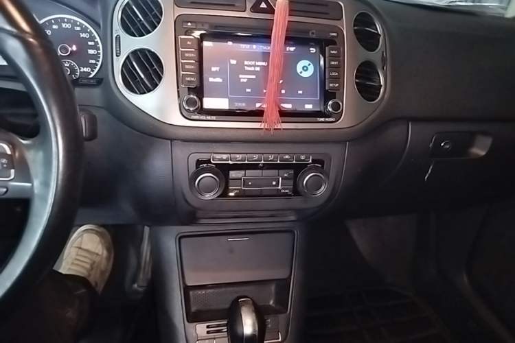 Used Volkswagen Tiguan 2012 1.8TSI Automatic All-Wheel Drive Fashion Edition Audio And AC Panel