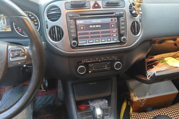 Used Volkswagen Tiguan 2012 1.8TSI Automatic Two-Wheel Drive Trend Edition Audio And AC Panel