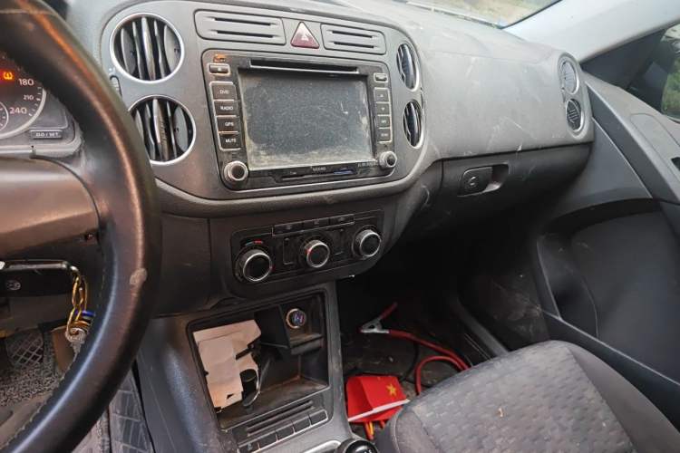 Used Volkswagen Tiguan 2012 1.8TSI Manual Two-Wheel Drive Urban Edition Audio And AC Panel