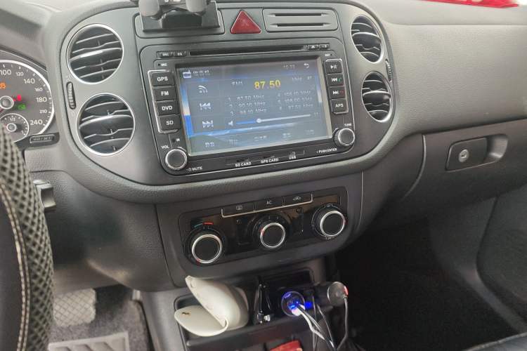 Used Volkswagen Tiguan 2012 1.8TSI Automatic Two-Wheel Drive Urban Edition Audio And AC Panel