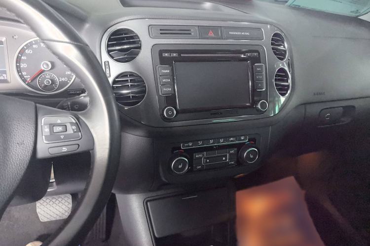 Used Volkswagen Tiguan 2012 2.0 TSI Comfort Edition Audio And AC Panel