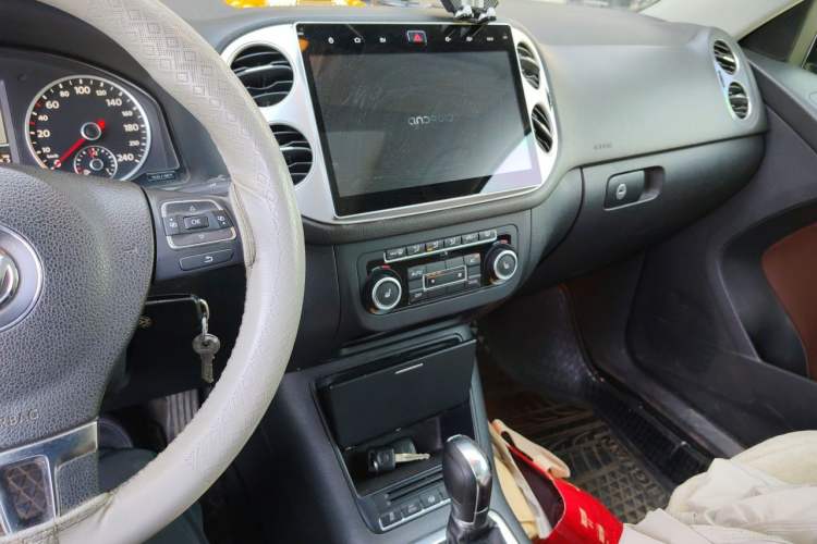 Used Volkswagen Tiguan 2012 2.0 TSI Luxury Edition Audio And AC Panel