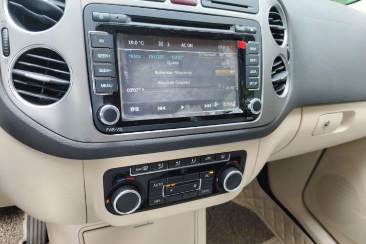 Used Volkswagen Tiguan 2012 1.8TSI Automatic Two-Wheel Drive Trend Edition Audio And AC Panel