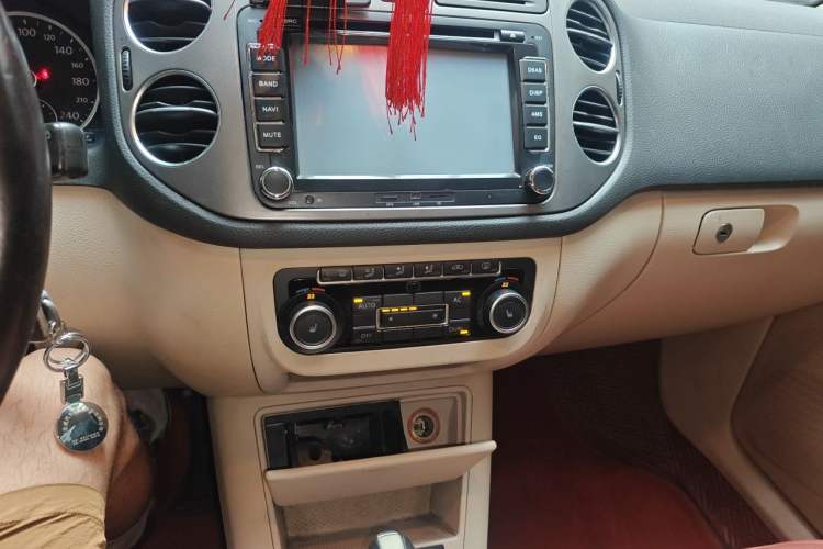 Used Volkswagen Tiguan 2012 1.8TSI Automatic All-Wheel Drive Elite Edition Audio And AC Panel