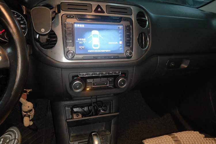 Used Volkswagen Tiguan 2012 1.8TSI Automatic Two-Wheel Drive Elite Edition Audio And AC Panel