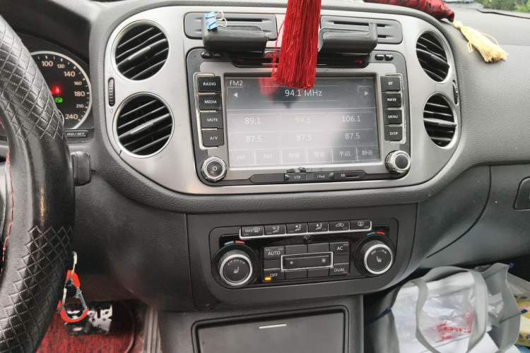 Used Volkswagen Tiguan 2012 1.8TSI Automatic All-Wheel Drive Elite Edition Audio And AC Panel