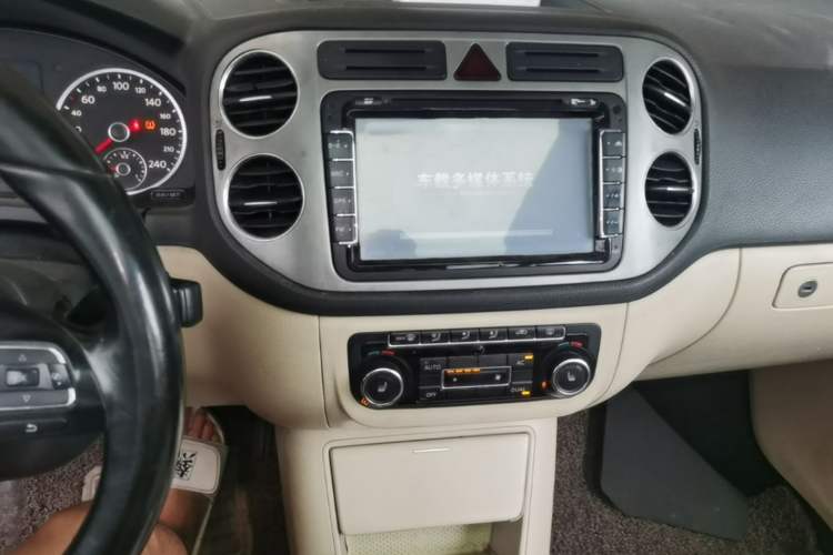Used Volkswagen Tiguan 2012 1.8TSI Automatic Two-Wheel Drive Elite Edition Audio And AC Panel