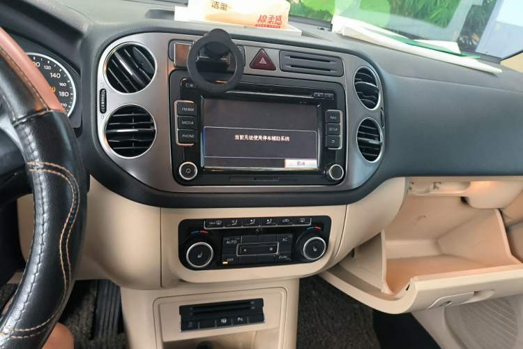 Used Volkswagen Tiguan 2012 2.0 TSI Automatic All-Wheel Drive Elite Edition Audio And AC Panel