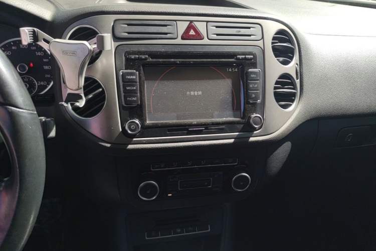 Used Volkswagen Tiguan 2012 2.0 TSI Automatic All-Wheel Drive Flagship Edition Audio And AC Panel