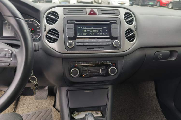Used Volkswagen Tiguan 2012 1.8TSI Automatic Two-Wheel Drive Trend Edition Audio And AC Panel